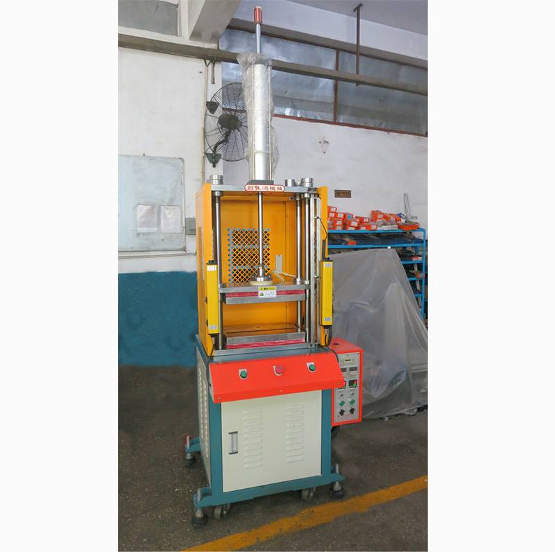 四柱三板氣動熱壓機(jī)